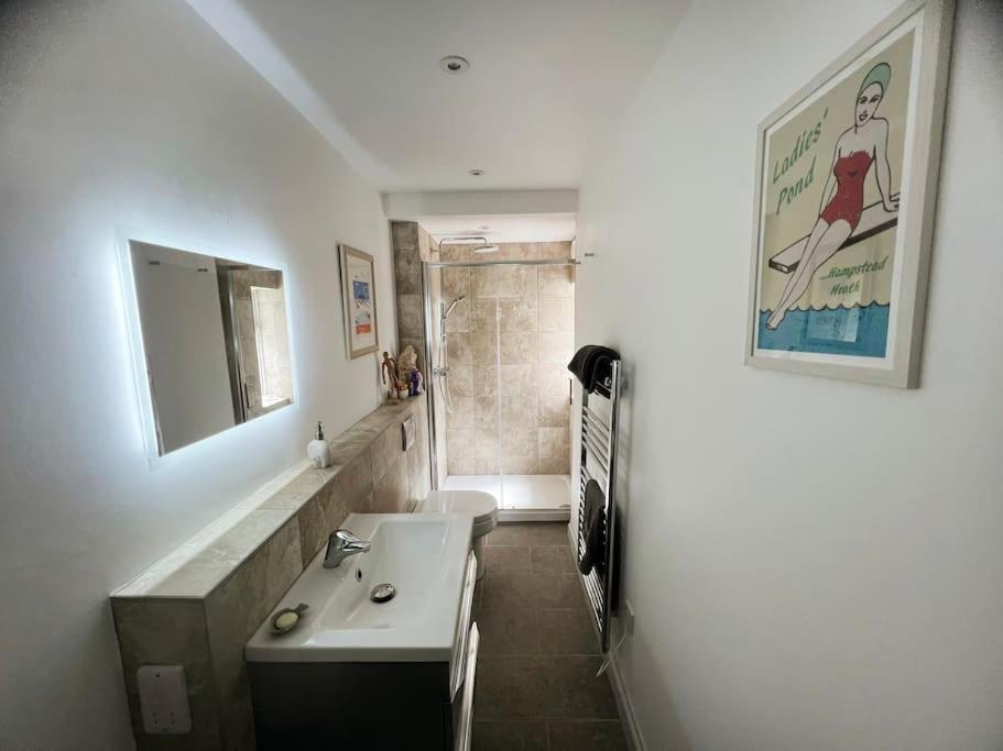 Self-Contained Ensuite Double Or Twin Bedroom In Pentir Bangor  Bagian luar foto